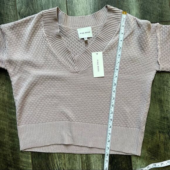 Pink Rose NWT Textured V-Neck Sweater Mauve Lavender Size Medium - Picture 7 of 9